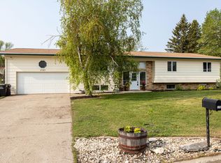 1705 Elmwood Pl, Jamestown, ND 58401