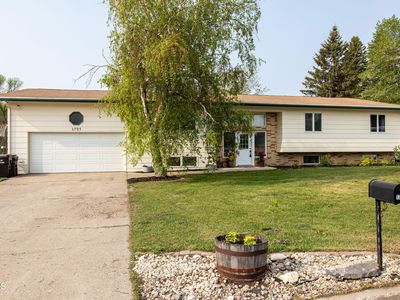 1705 Elmwood Pl, Jamestown, ND, 58401