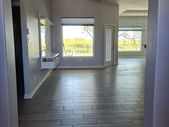 2nd image of 3407 Lago Washington