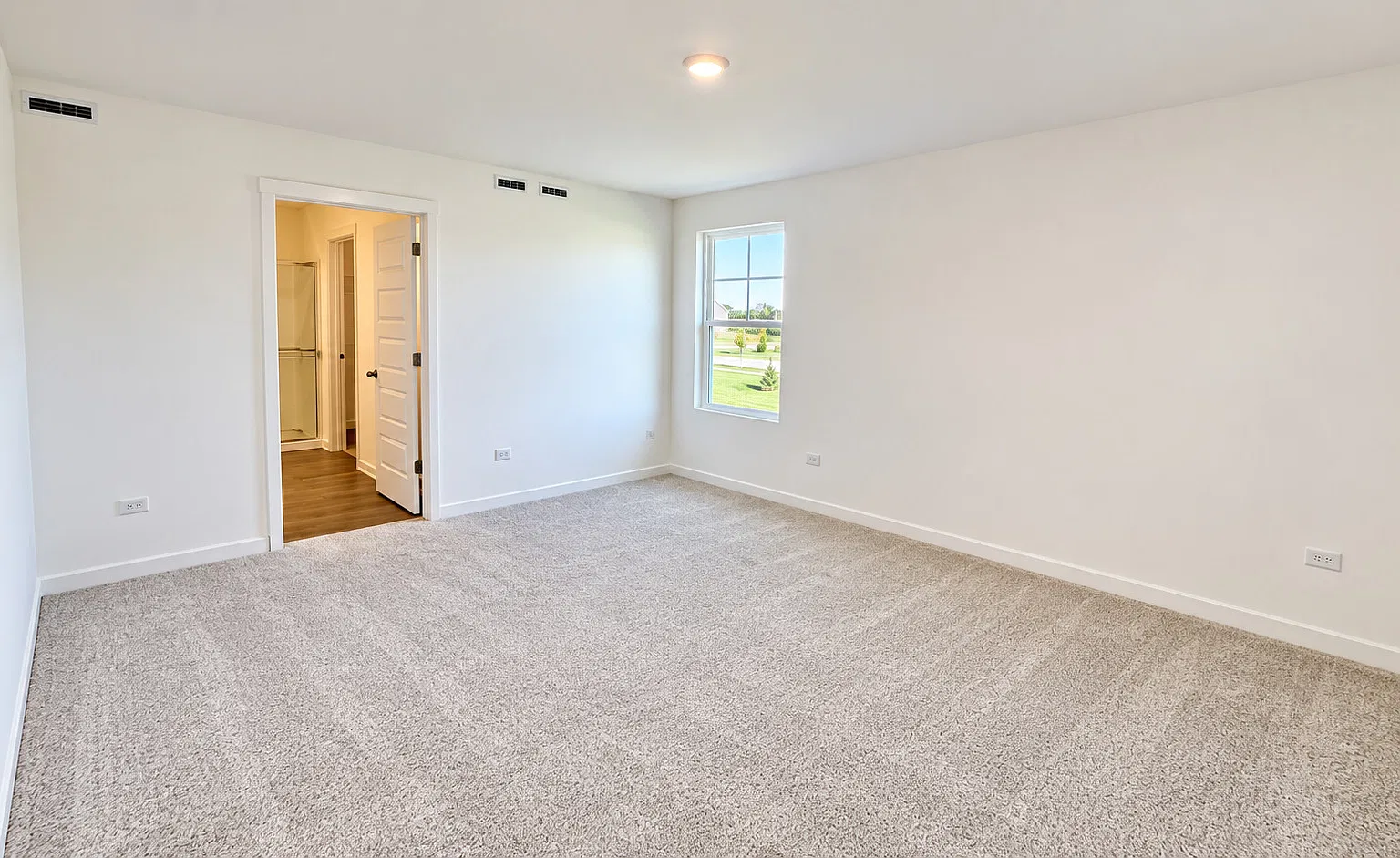3 bed, 2.5 bath, 1561 sqft, $3,200 — Photo 4