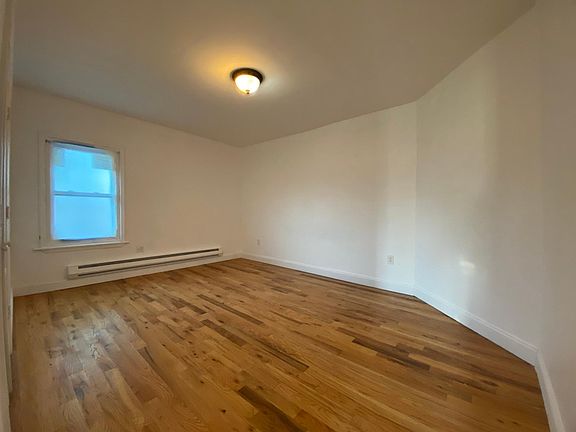 4th image of 295 Roosevelt Ave APT 1