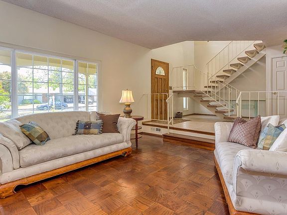 4th image of 1047 Fleetwood Dr