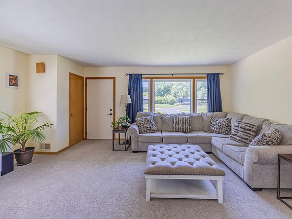 5th image of 6332 Oak Knoll Plz