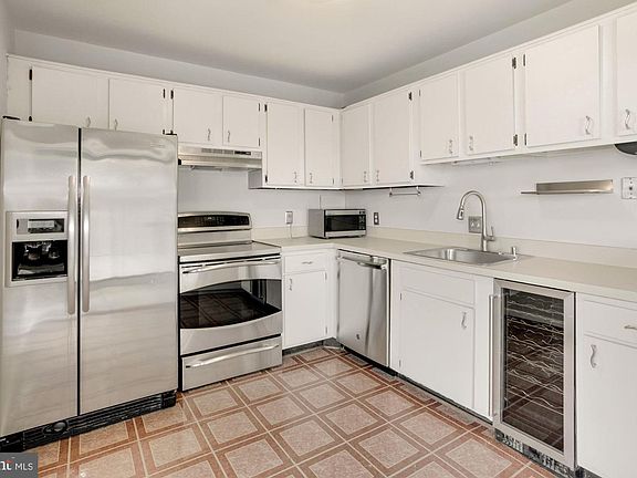 5th image of 104 Roberts Ln APT 401