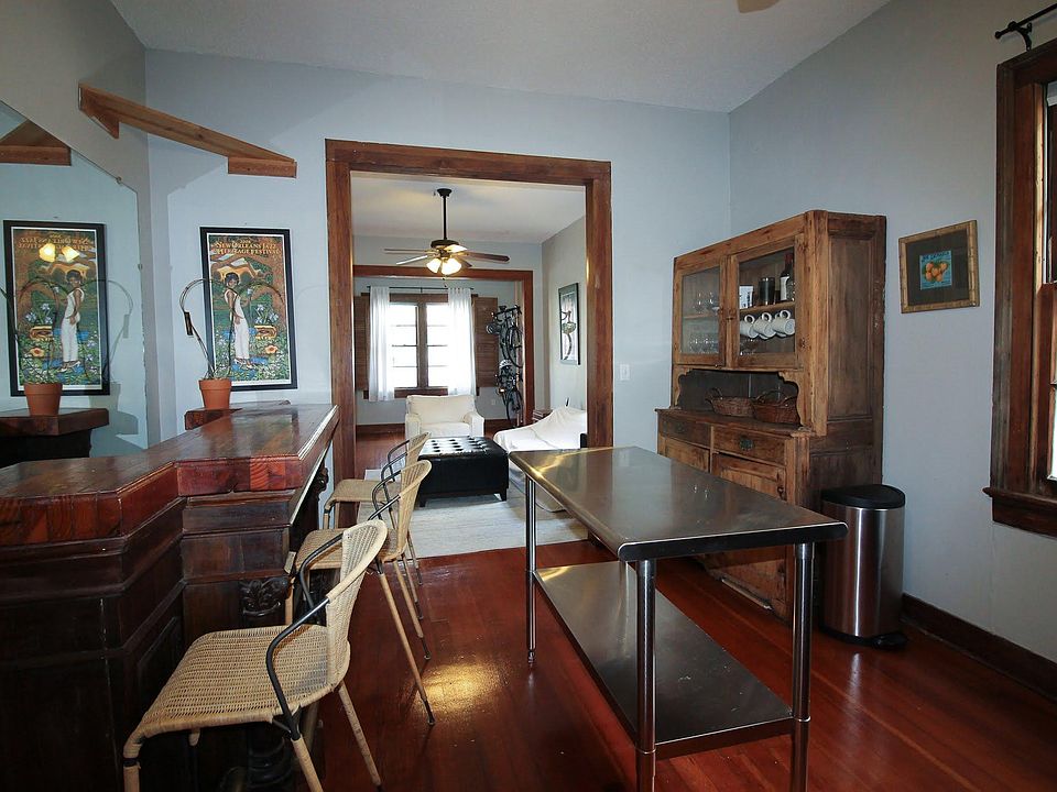 1st image of 859 Roosevelt Pl