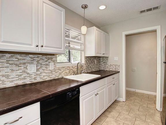 4th image of 6720 Lincoln Oaks Dr