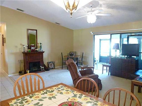 4th image of 30 Walcott Dr