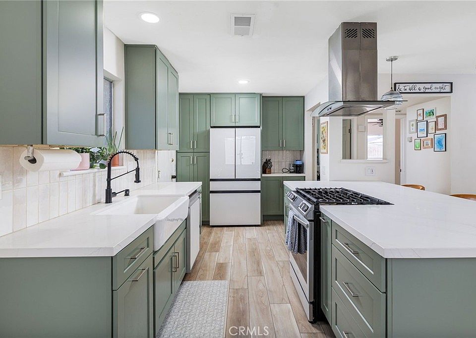 1st image of 289 Lustrosos St