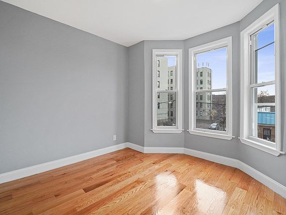 2nd image of 2920 Lawton Ave #B