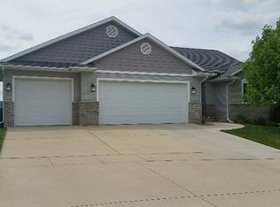4403 Briarwood Dr, Cedar Falls, IA 50613