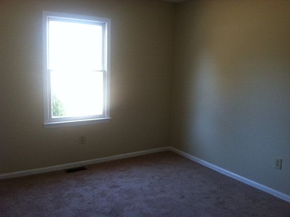 5th image of 182 Meadow Wood Dr
