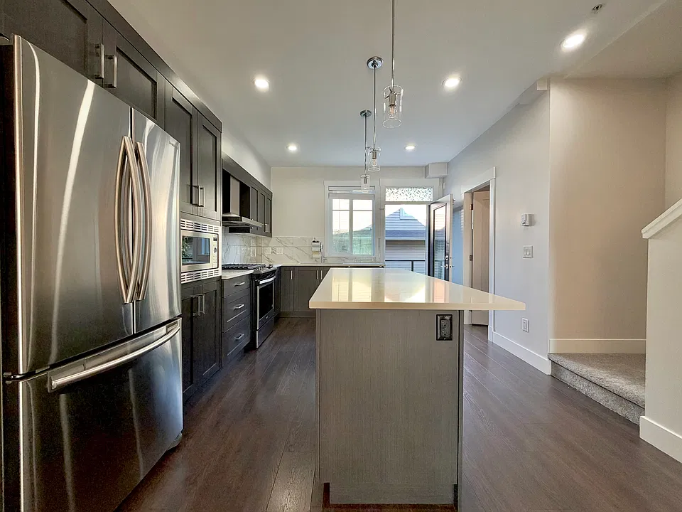 21150 76a Ave #6