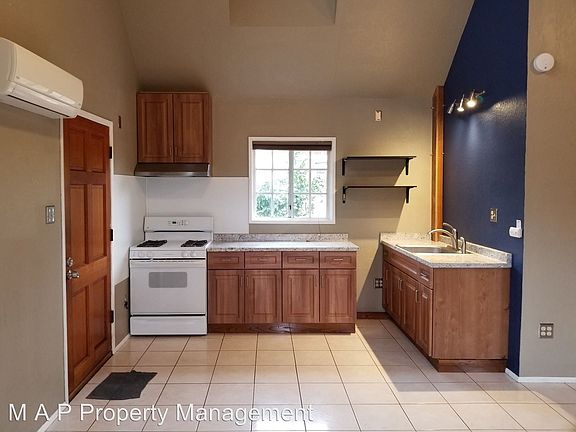 5th image of 584 Ferrero Ln