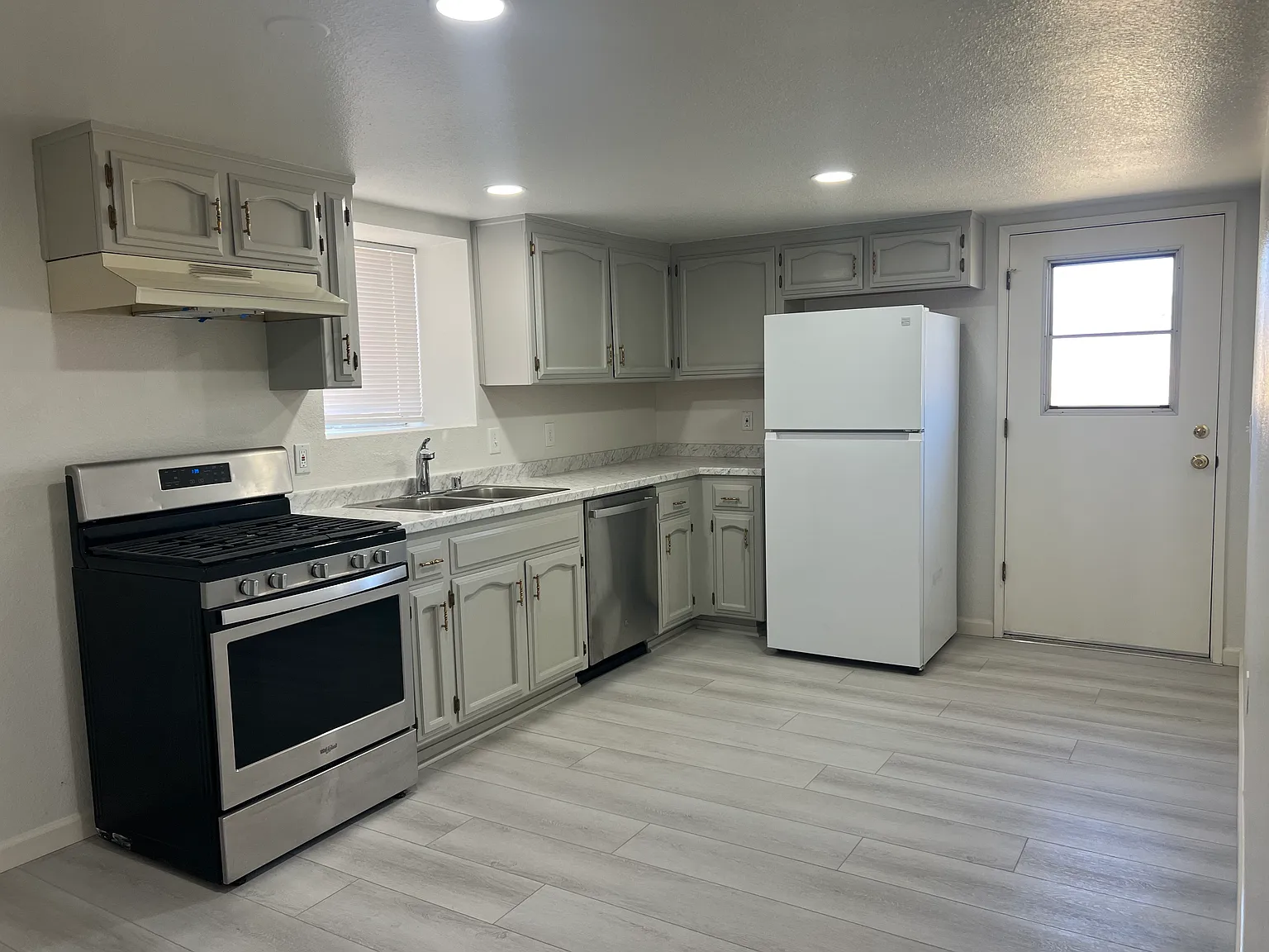 3 bed, 991 sqft, $1,850 — Photo 3