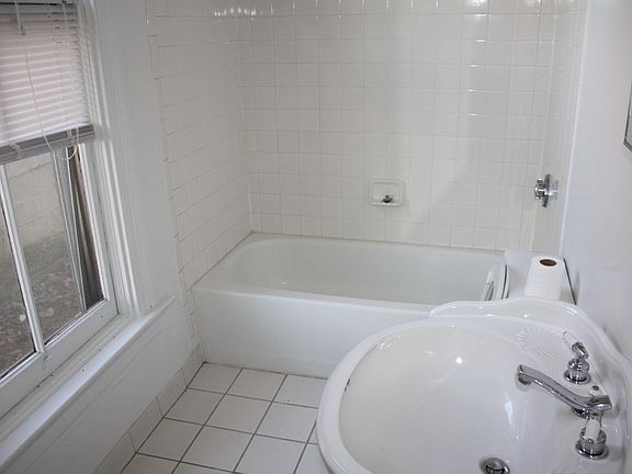 5th image of 2416 Salutaris Ave