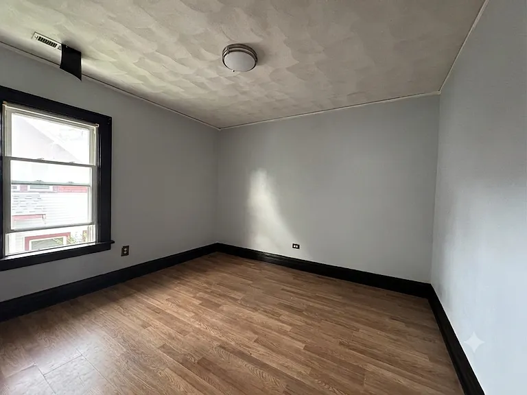 600 Sunderlin St #2 — Photo 6