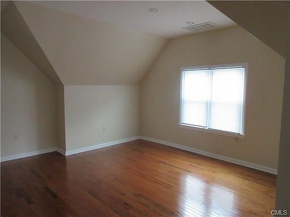 4th image of 72 Elmwood Ave