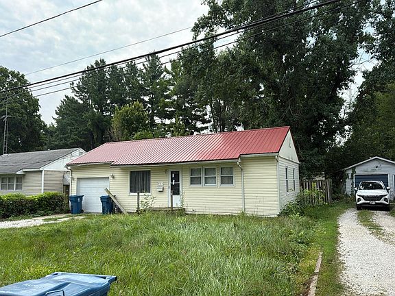 2nd image of 907 Hampton Ln