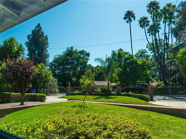 5054 Encino Ave — Photo 23