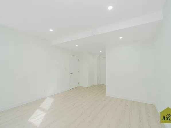 2815 Ocean Parkway image 23 of 32