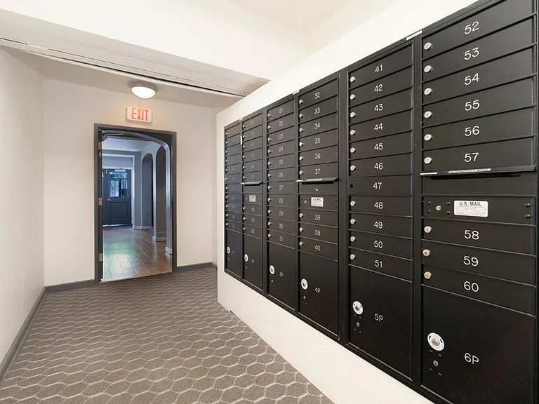 Charlesgate Apartments - Vintage Studios — Photo 19