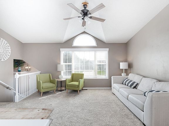 5th image of 323 Oakmont Ct