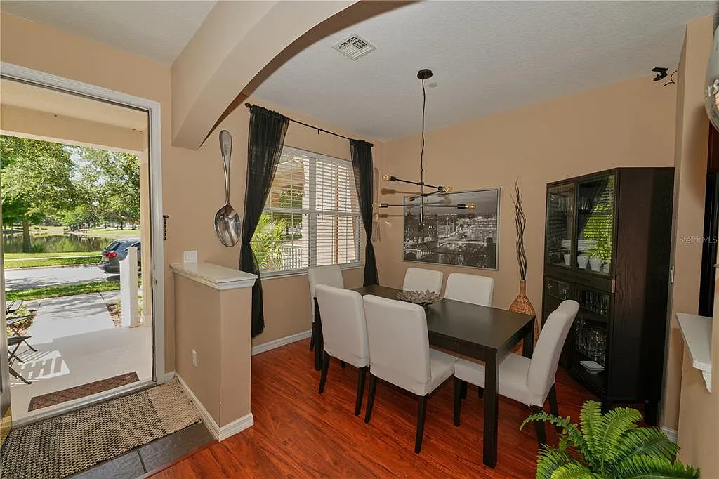 2 bed, 2.5 bath, 1174 sqft, $2,600 — Photo 3