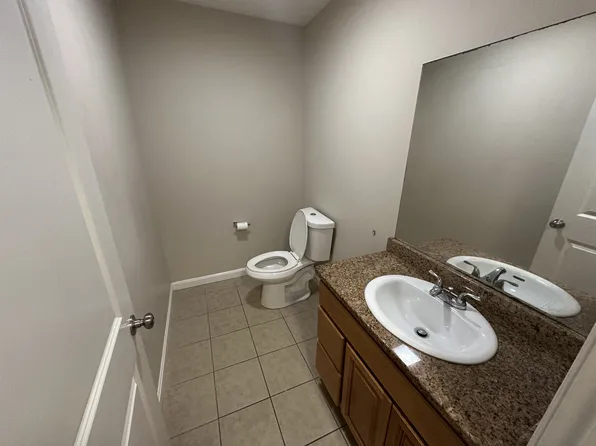 5 Lawrence St #1, Taunton, MA 02780