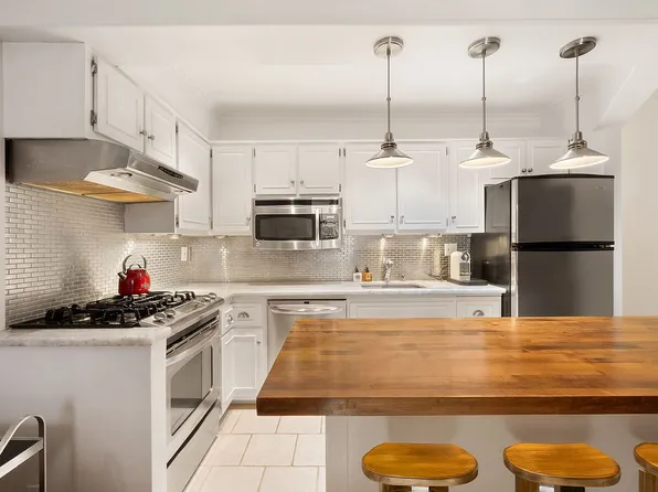 260 W 10th St APT 2E, New York, NY 10014