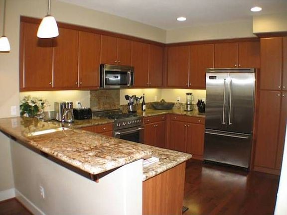 3rd image of 933 Mallard Ln