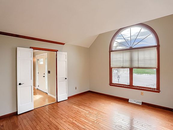 5th image of 202 Farmview Ct