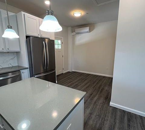 kitchen/breakfast area
