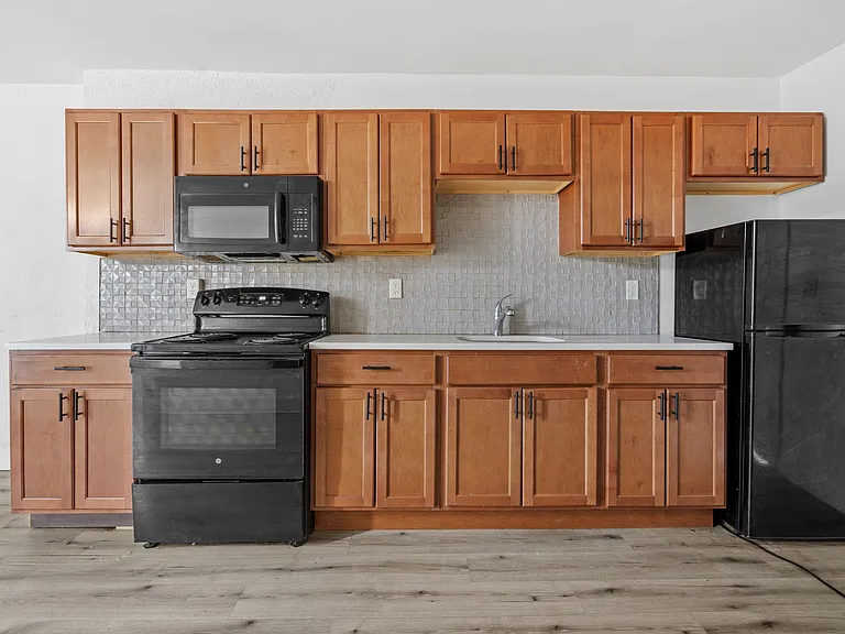 21 Myrtle Ave #2 — Photo 3
