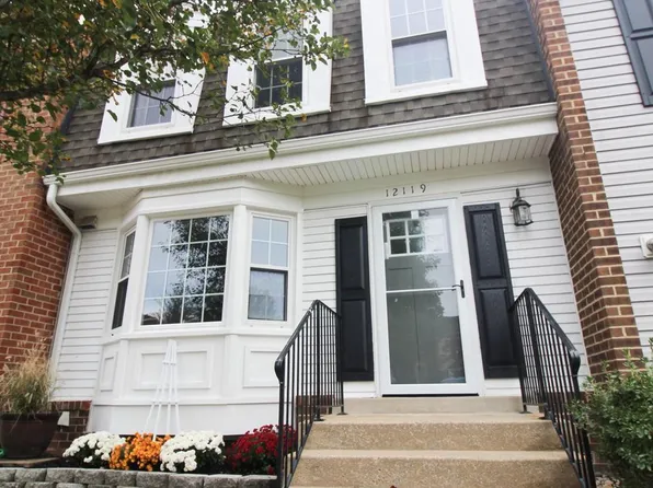 12119 Stoneford Dr, Woodbridge, VA 22192