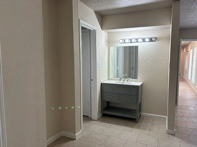 3 bed, 1696 sqft, $1,900 — Photo 2