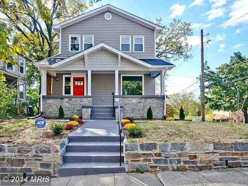 2501 Hamlin St NE photo 1