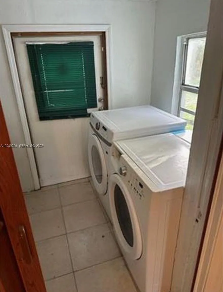 2 bed, 1.0 bath, 1061 sqft, $2,000 — Photo 3