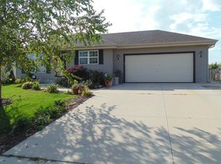 1613 Redtail Dr, Hartford, WI