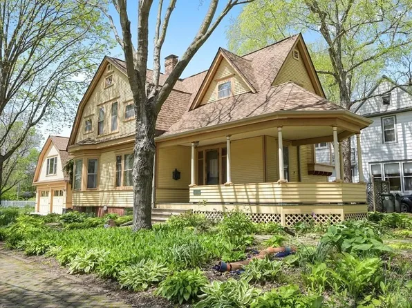 602 W High St, Urbana, IL 61801