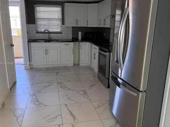 465 Swallow Dr Unit 8, Miami Springs, FL 33166