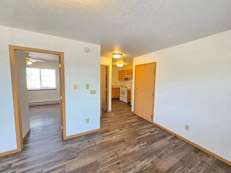 421 S Williams Ave — Photo 3
