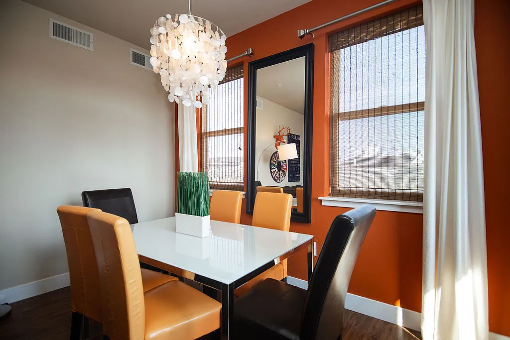 220 Willow 202 — Photo 4