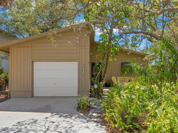 407 Indiana Ave, Crystal Beach, FL 34681