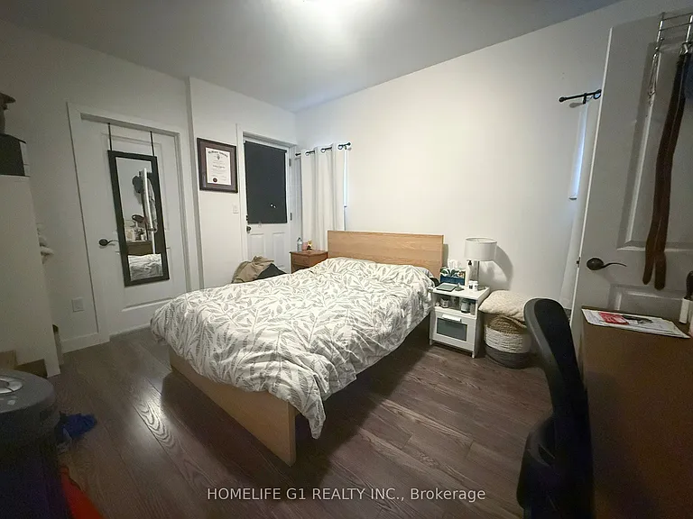286 Hunter St W — Photo 15