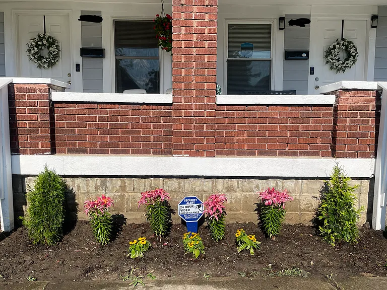 619 N Beville Ave — Photo 2