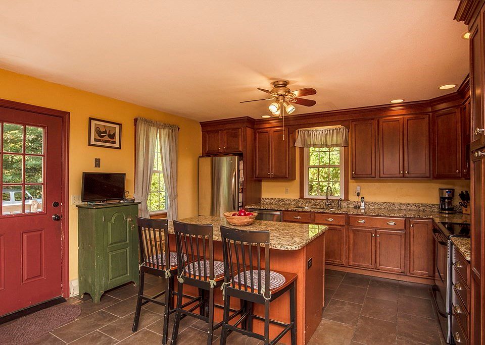 72 Blackinton Dr Chepachet, RI, 02814 Apartments for Rent Zillow