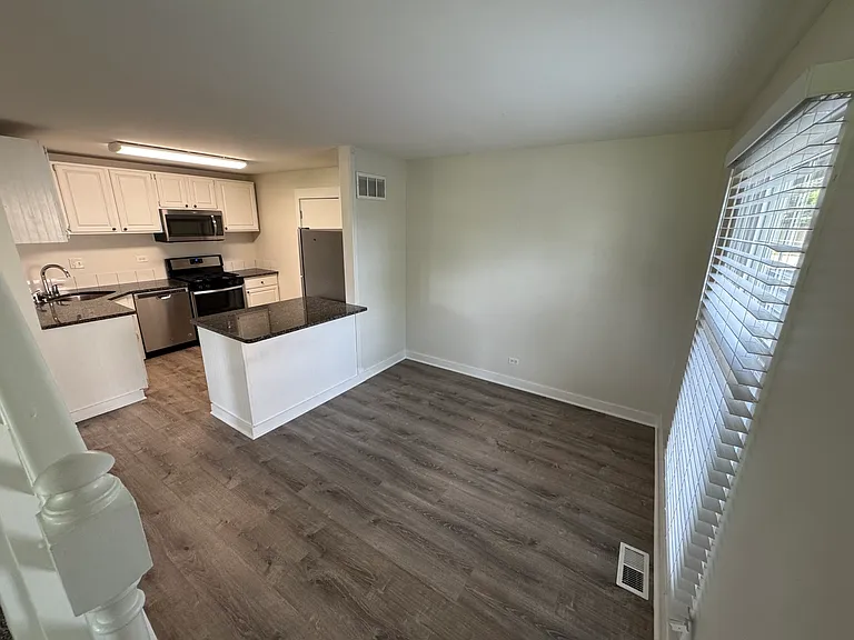 11411 Douglas Ave #C — Photo 5