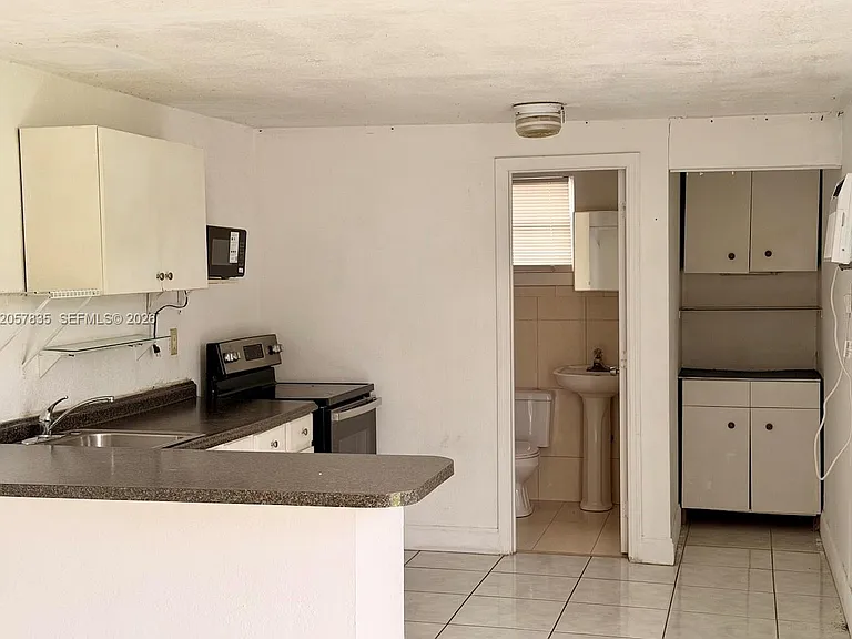 9815 SW 51st Ter #B — Photo 6