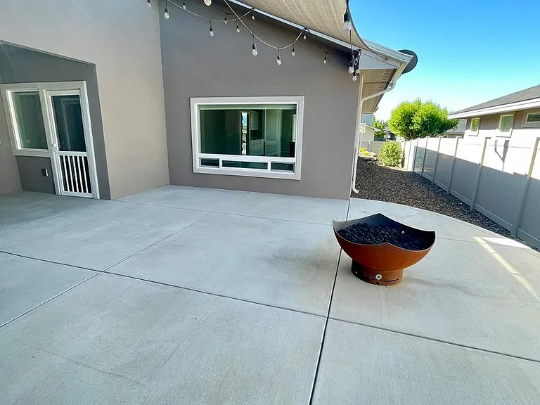 304 E Stanford Ave — Photo 5
