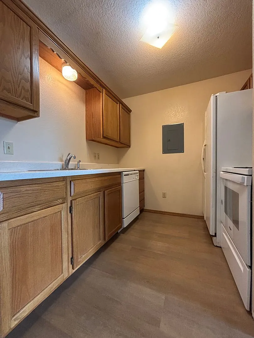 Beautiful 2 bedroom 1.5 bathroom apartment available now — Photo 3